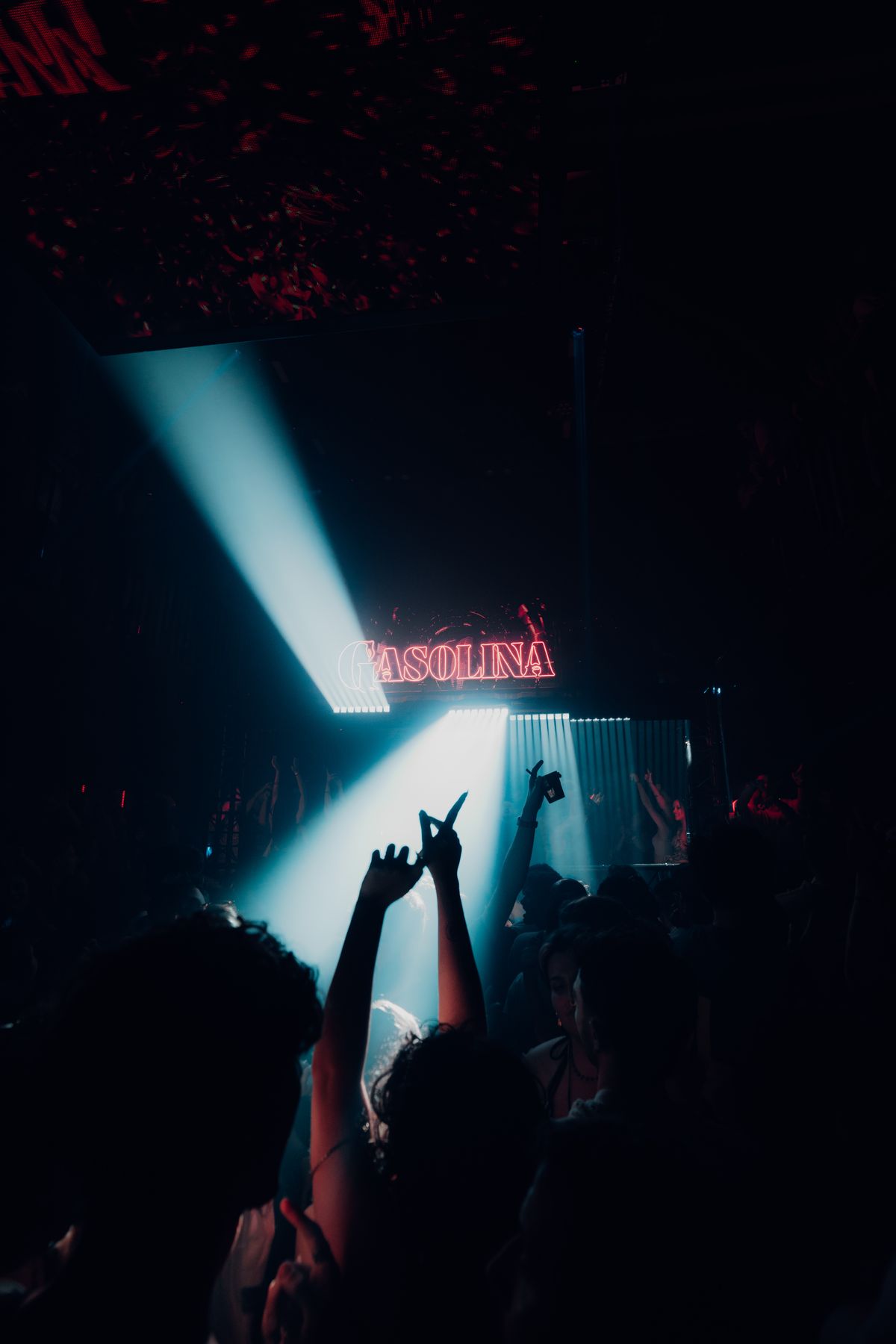 Silhouettes and a single beam of light at Gasolina